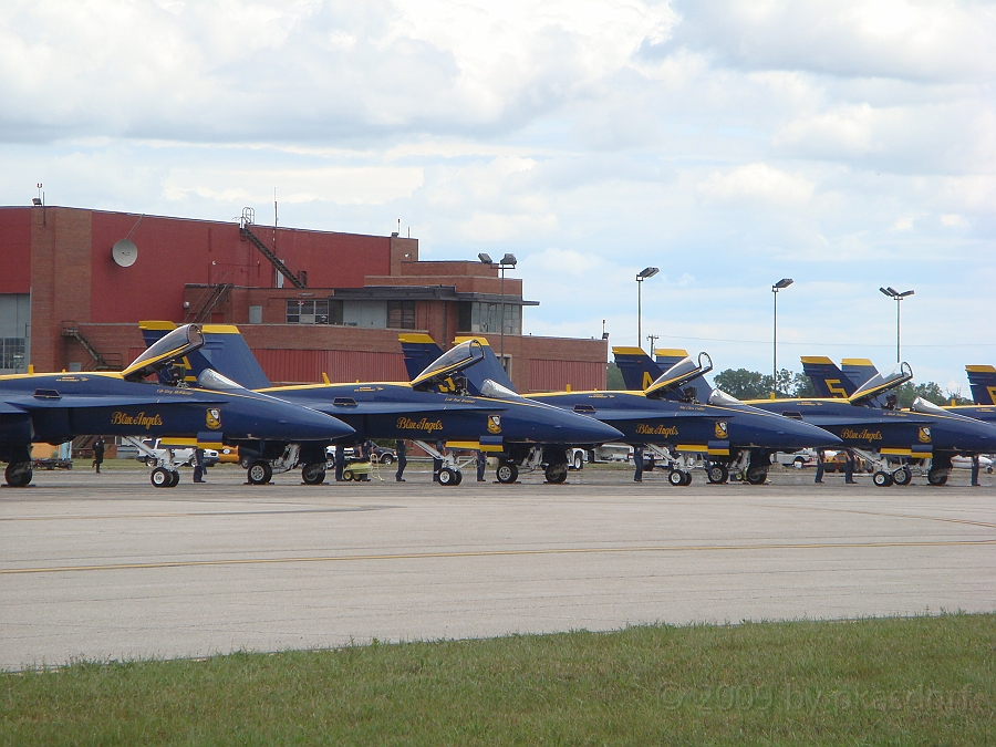 Willow Run Airshow [2009 July 18] 095.JPG - Scenes from the Thunder Over Michigan Air Show at Willow Run Airport